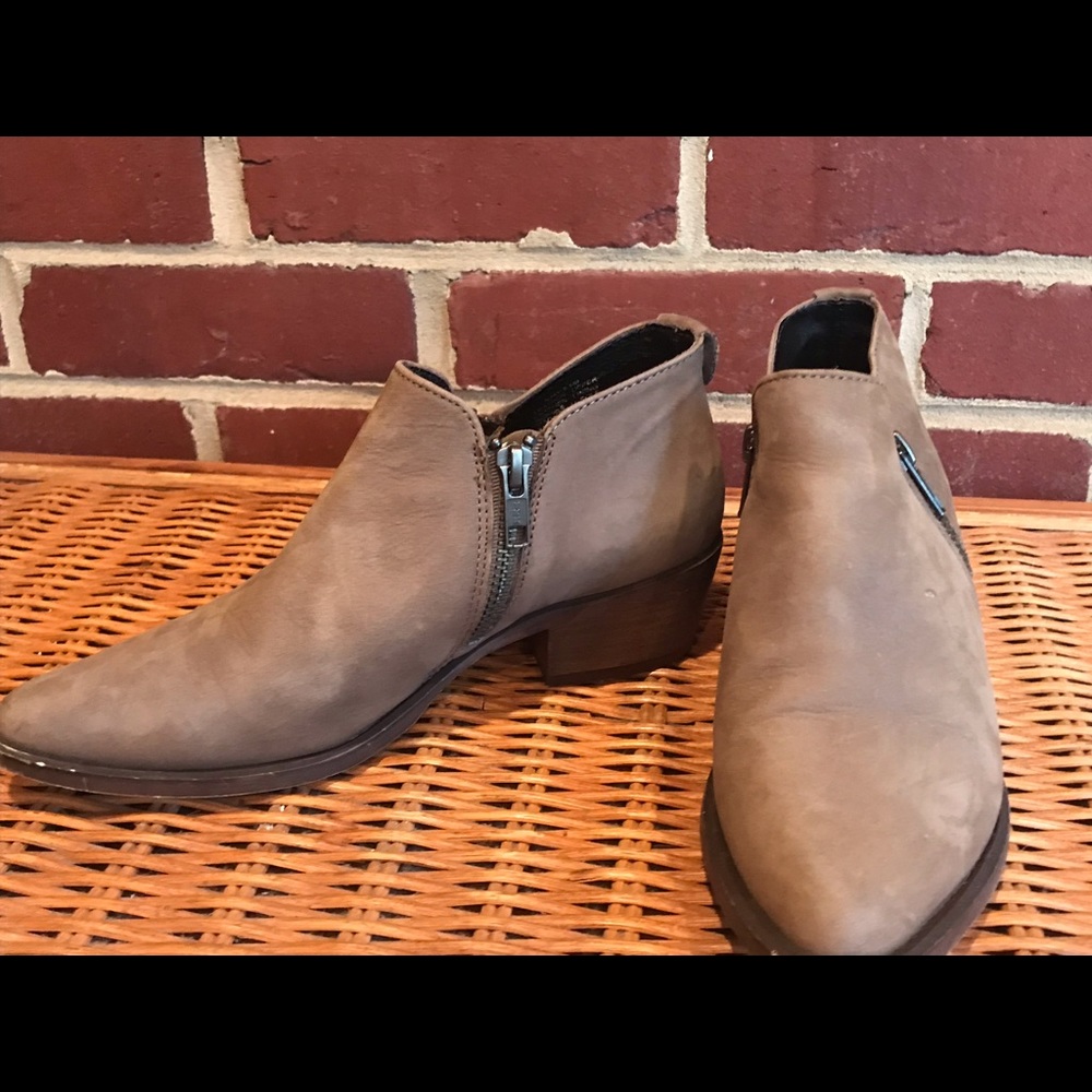 Steve Madden taupe booties